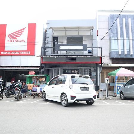 Oyo 1191 Monalisa Residence And Cafe Padang  Exterior photo