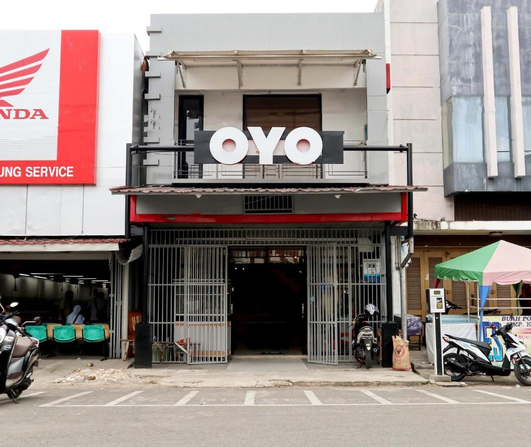 Oyo 1191 Monalisa Residence And Cafe Padang  Exterior photo